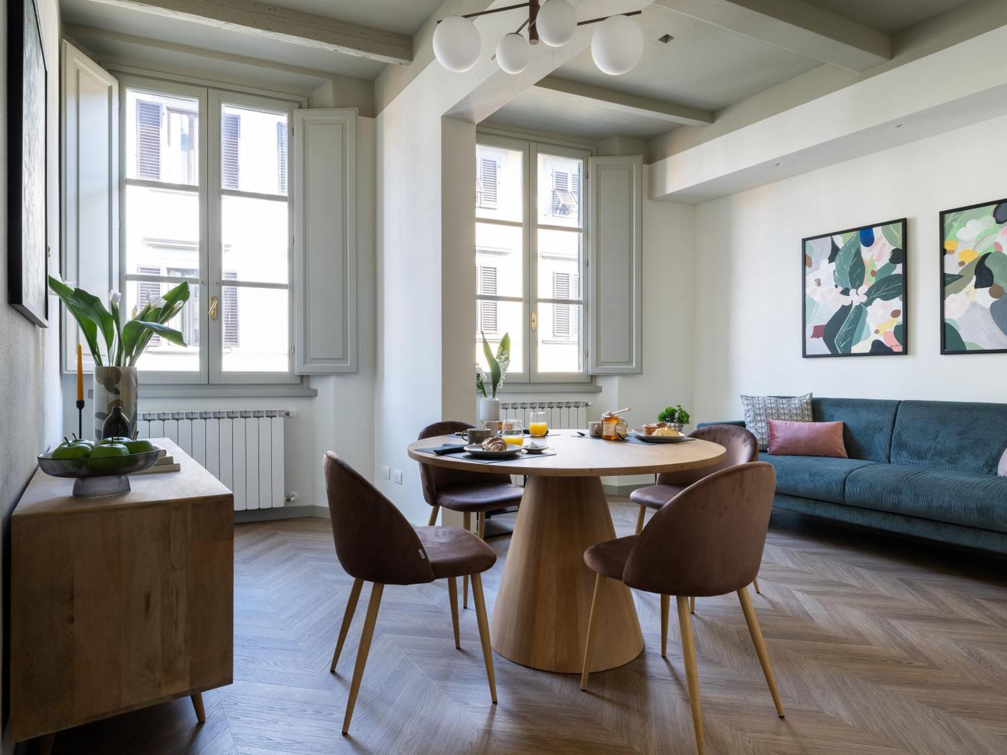 Flora Deluxe Apartment *