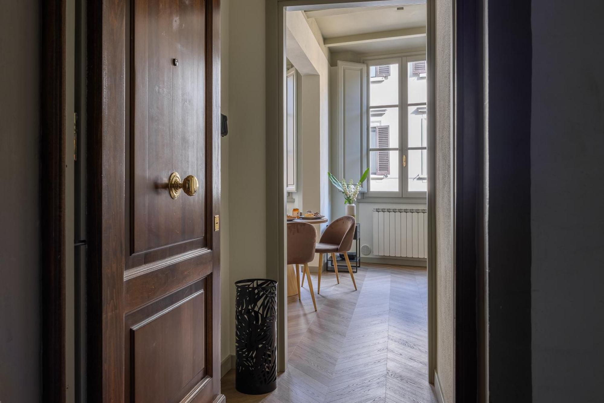 Flora Deluxe Apartment